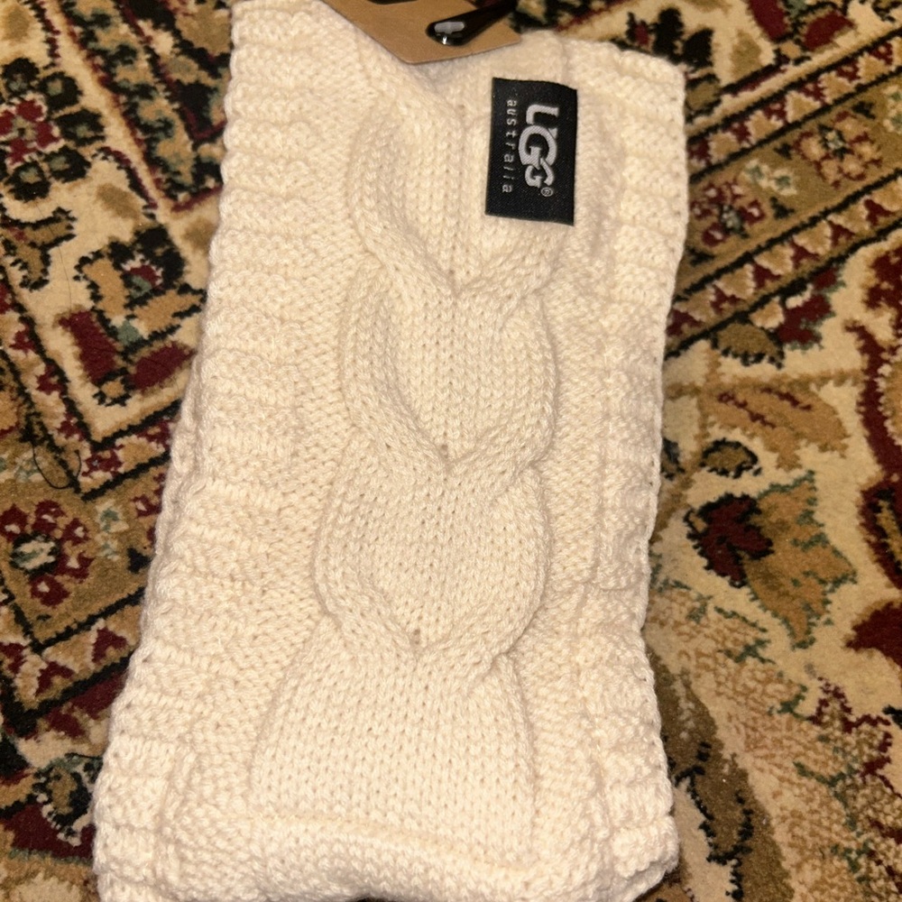 New chic UGG Cream Cable Knit headband, soft and stretchy fleece lined